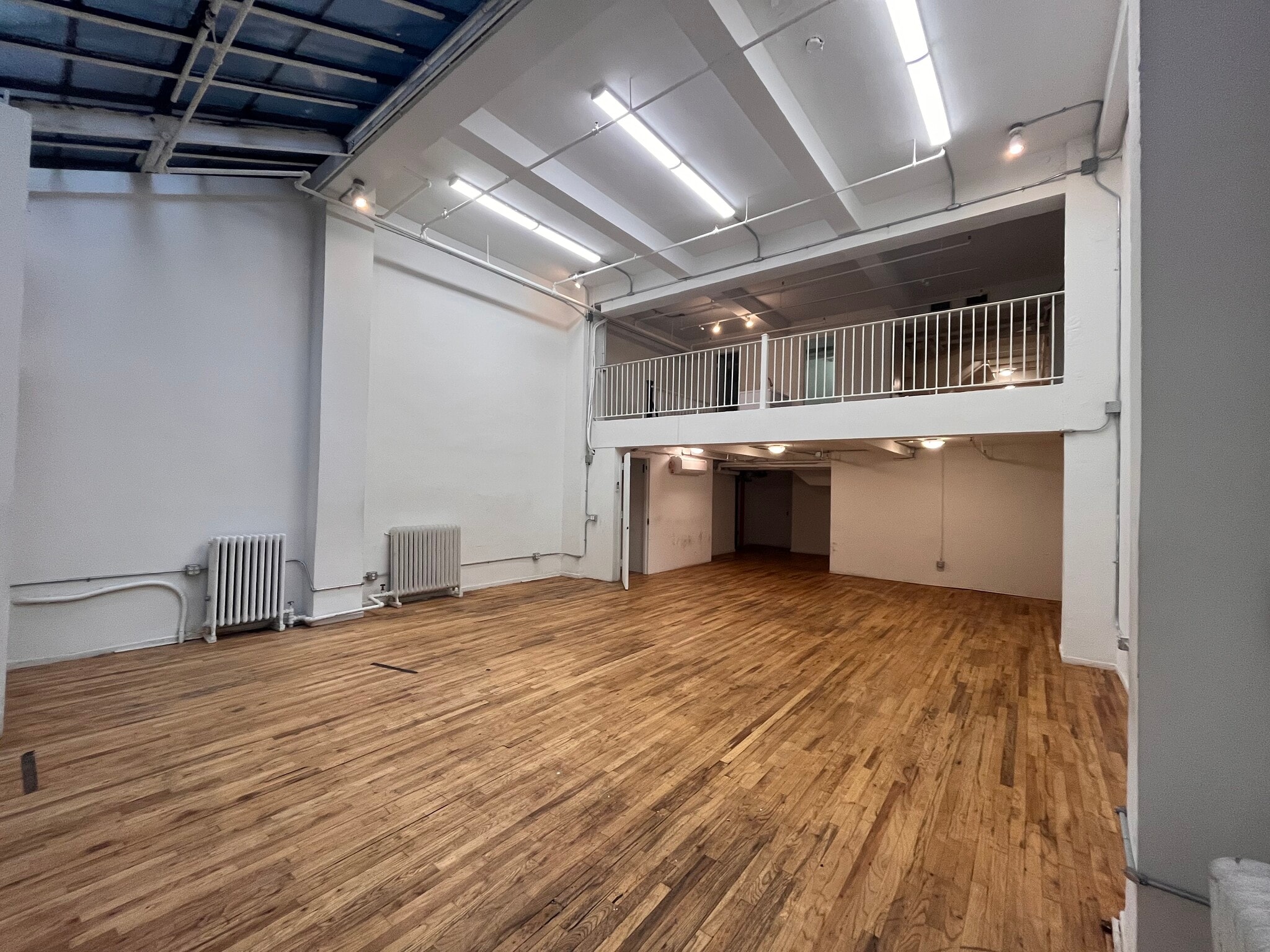 242 W 27th St, New York, NY for lease Interior Photo- Image 1 of 8