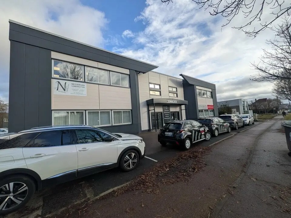 Office in Le Petit-Quevilly for lease Building Photo- Image 1 of 6