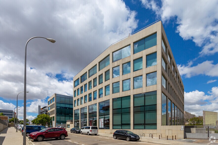 Calle Albasanz, 15 A, Madrid, Madrid à louer - Photo du bâtiment - Image 1 de 2