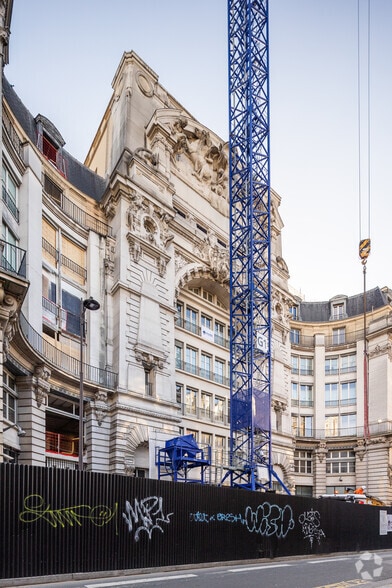 22-32 Rue De Clignancourt, Paris for lease - Primary Photo - Image 1 of 1