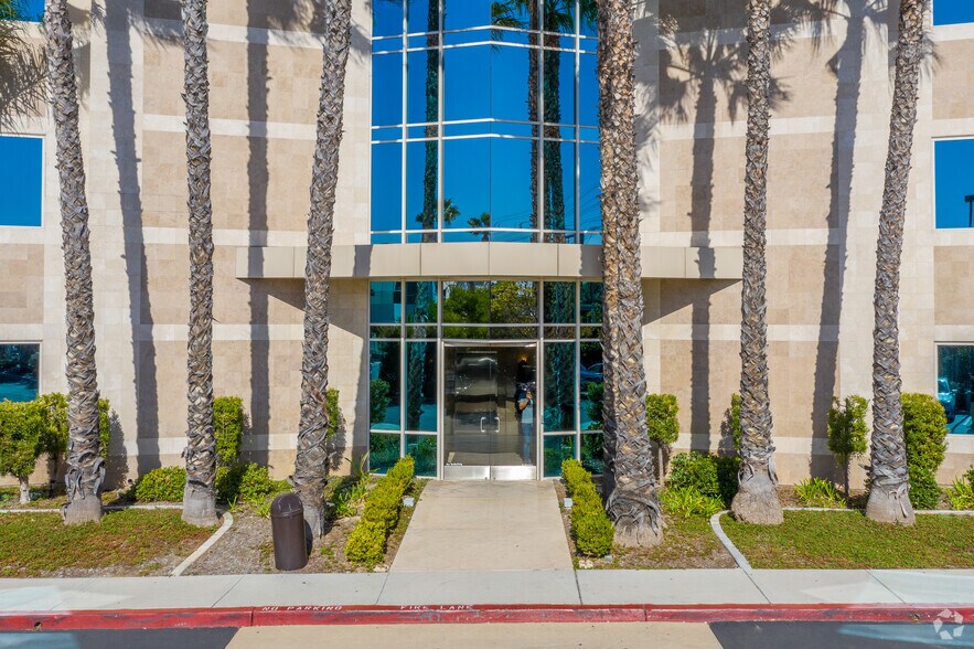 1061 Tierra Del Rey, Chula Vista, CA à vendre - Photo du bâtiment - Image 2 de 15