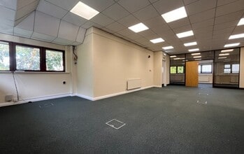 Dwight Rd, Watford for lease Interior Photo- Image 2 of 4