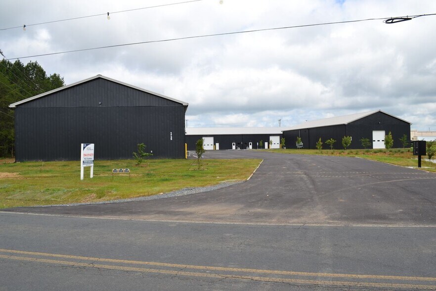 1739 Woodhurst Ln, Albemarle, NC à louer - Photo du bâtiment - Image 3 de 14