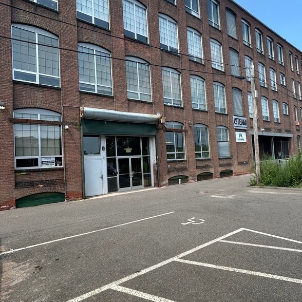 208 Race St, Holyoke, MA for sale - Building Photo - Image 3 of 10