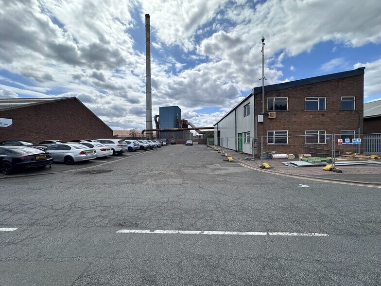 Oldbury Rd, West Bromwich à louer - Photo principale - Image 1 de 4
