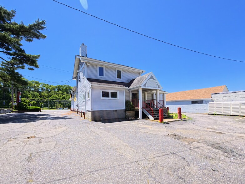 125 E Jericho Tpke, Huntington Station, NY à louer - Photo du bâtiment - Image 3 de 18