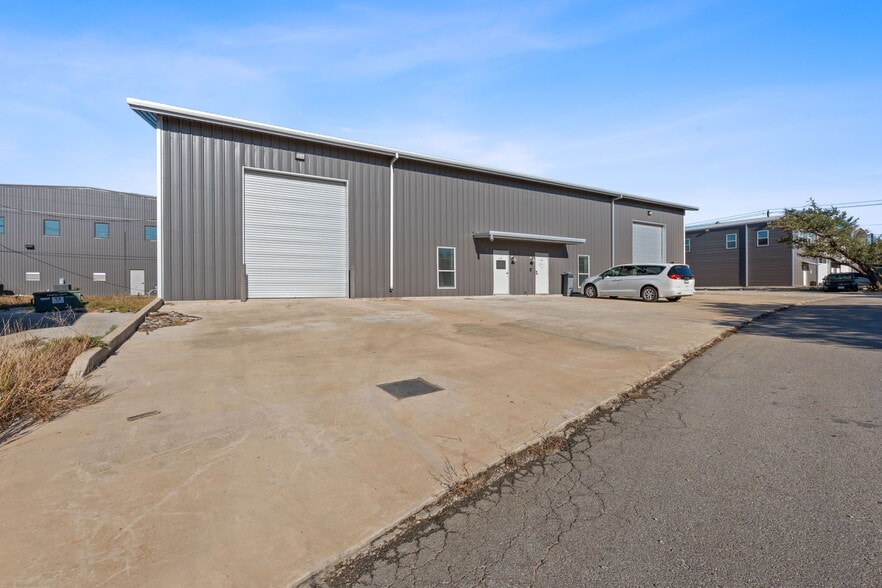 14707 Fitzhugh Rd, Austin, TX for lease - Building Photo - Image 2 of 18