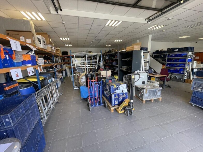 Office in Nanterre for lease - Building Photo - Image 3 of 30