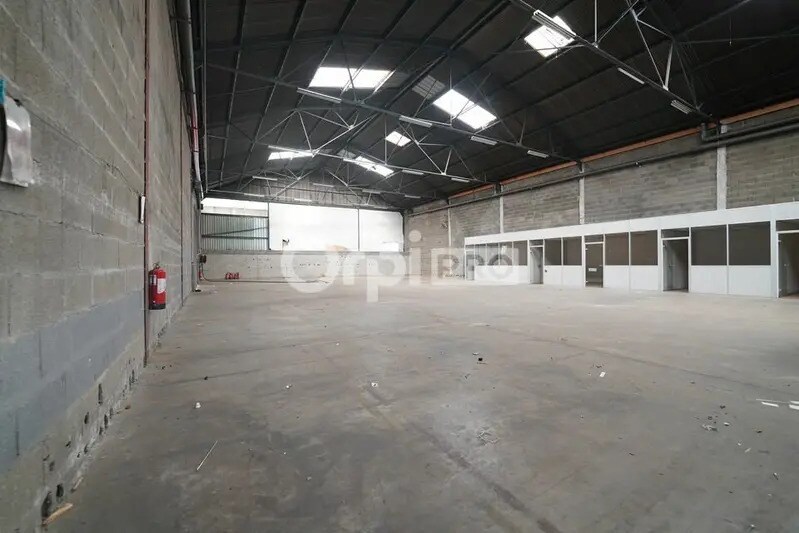 Flex in Vénissieux for lease - Interior Photo - Image 3 of 8
