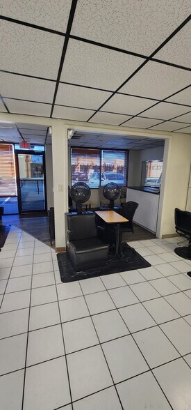 21234 Olean Blvd, Port Charlotte, FL à louer - Photo du bâtiment - Image 3 de 14