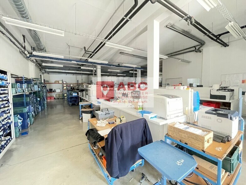 Flex in Lunel for lease - Interior Photo - Image 3 of 6