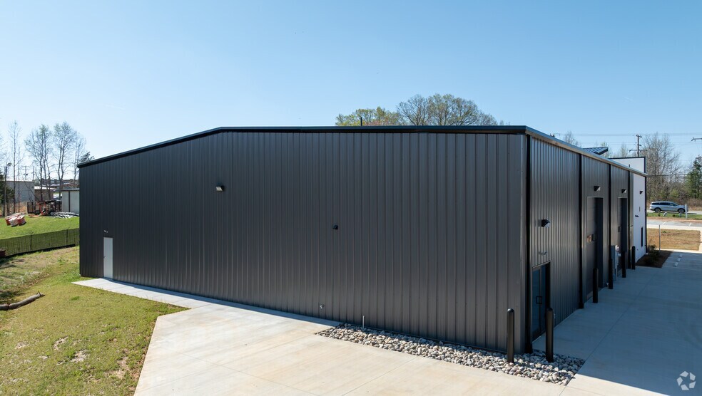 4162 N NC 16 Business Hwy, Denver, NC for sale - Building Photo - Image 3 of 4