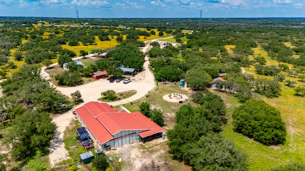 6411 Junction Hwy, Mountain Home, TX à vendre - Photo du bâtiment - Image 2 de 13