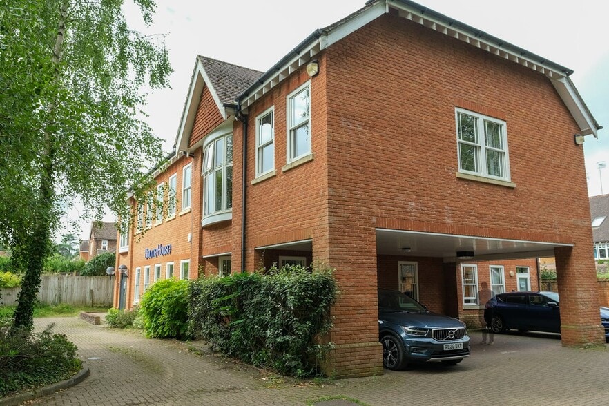 Queen St, Gomshall for lease - Building Photo - Image 2 of 5