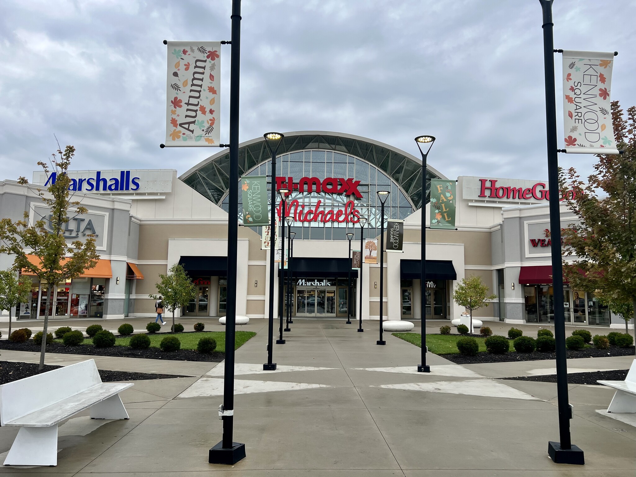 7800-7852 Montgomery Rd, Cincinnati, OH for lease Primary Photo- Image 1 of 12