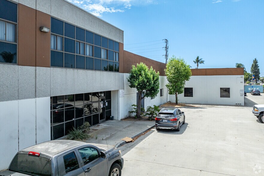 7700 Alondra Blvd, Paramount, CA à vendre - Photo du bâtiment - Image 2 de 7