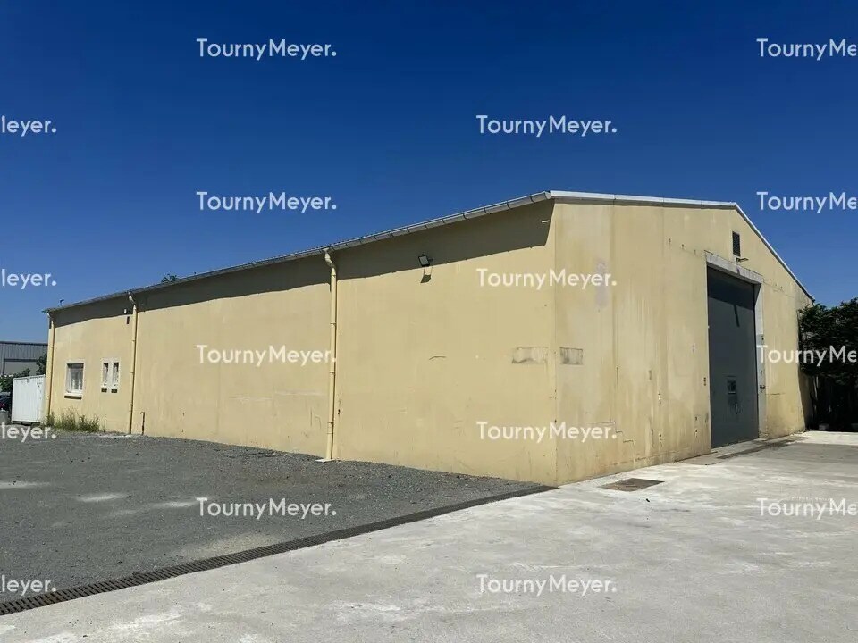 Flex dans Couëron à louer Photo du bâtiment- Image 1 de 6