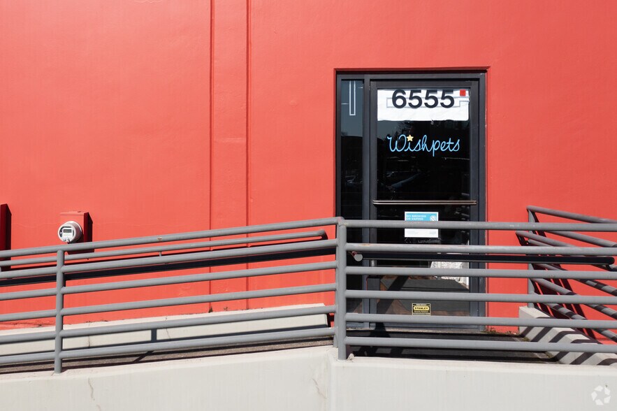 6555 SW 110th Ct, Beaverton, OR à louer - Photo du bâtiment - Image 3 de 5