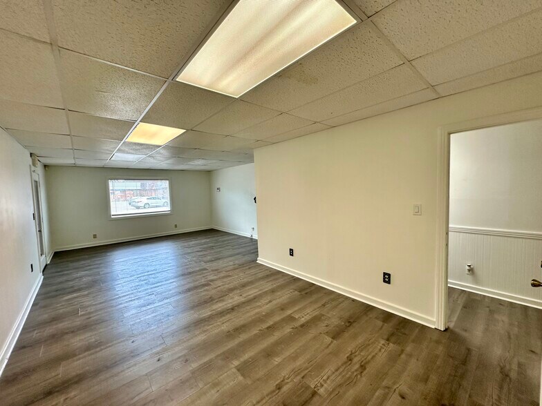 630-680 N 7th St, Beaumont, TX à louer - Photo intérieure - Image 2 de 8