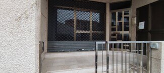 Plus de détails pour Multi-résidentiel à vendre