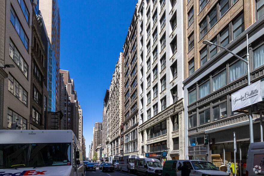 35 W 36th St, New York, NY for lease - Primary Photo - Image 1 of 8