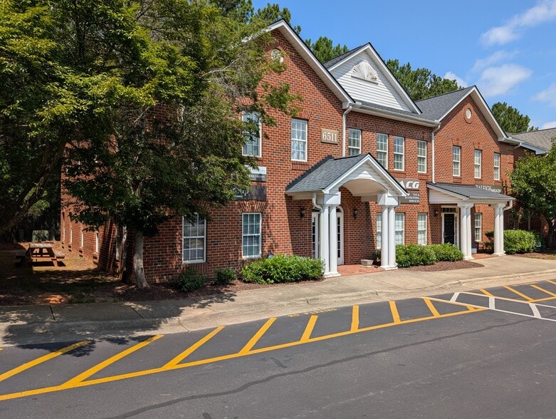 6511 Creedmoor Rd, Raleigh, NC for lease - Building Photo - Image 3 of 17