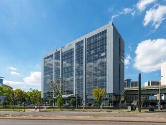 Plus de détails pour 1000 Great West Rd, Brentford - Bureau, Commerce de détail à louer