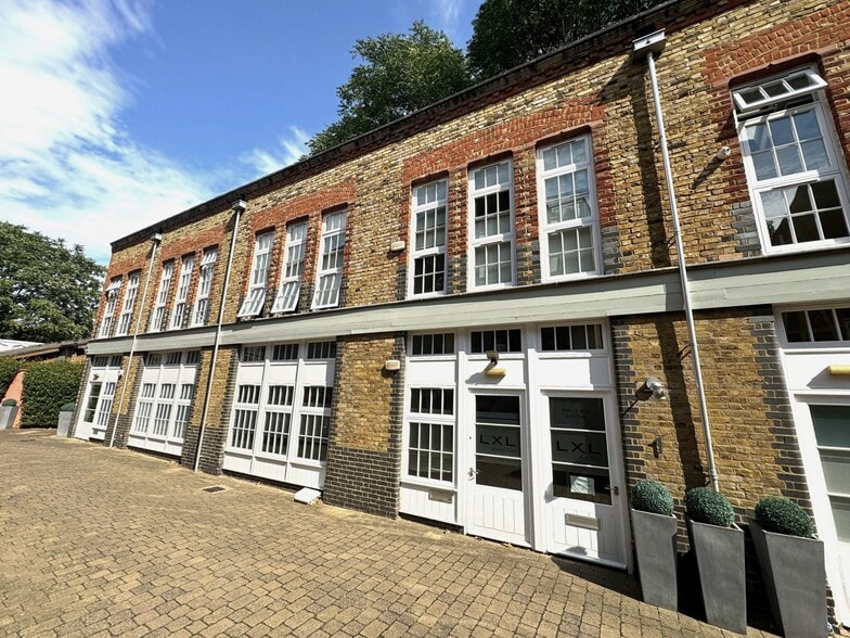 Blake Mews, Richmond for sale - Building Photo - Image 2 of 3