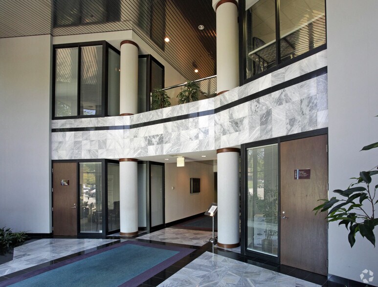 720 Moorefield Park Dr, Richmond, VA à louer - Hall d’entrée - Image 2 de 9