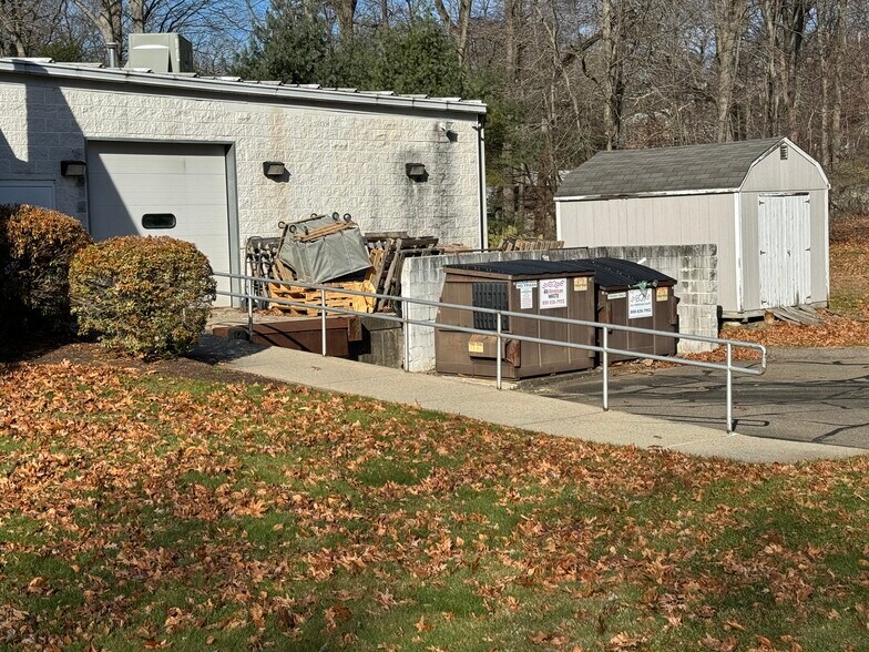 175 Constitution Blvd S, Shelton, CT à vendre - Photo du bâtiment - Image 3 de 11