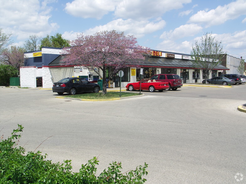 100 E Washington St, East Peoria, IL for lease - Building Photo - Image 3 of 9