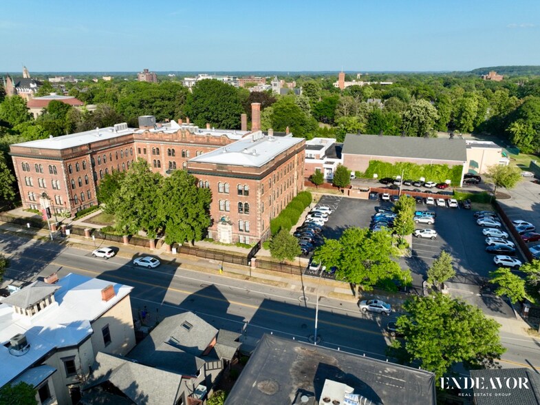 300 Alexander St, Rochester, NY à vendre - Photo du bâtiment - Image 3 de 46