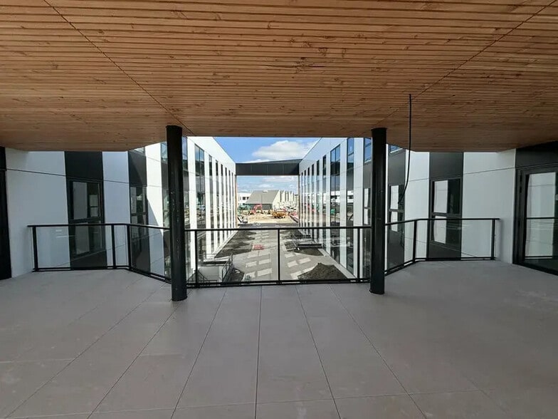 Office in Genas for sale - Building Photo - Image 3 of 22