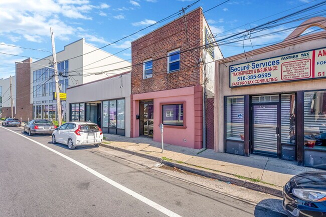 Plus de détails pour 587 W Merrick Rd, Valley Stream, NY - Commerce de détail à vendre