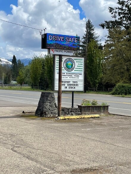 815 NW Santiam Blvd, Mill City, OR à vendre - Photo du bâtiment - Image 3 de 3