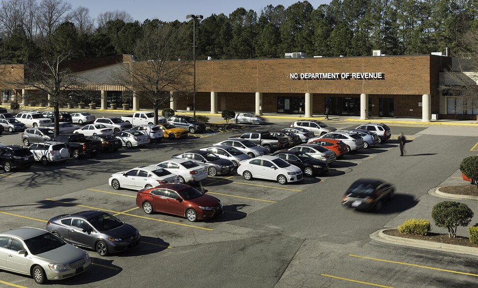 4701 Atlantic Ave, Raleigh, NC à louer - Photo du bâtiment - Image 2 de 4