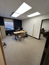 20700 Watertown Rd, Waukesha, WI à louer Photo intérieure- Image 1 de 2