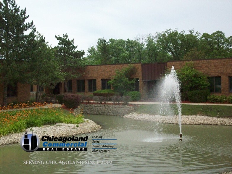 3295 N Arlington Heights Rd, Arlington Heights, IL à louer - Photo du bâtiment - Image 2 de 16