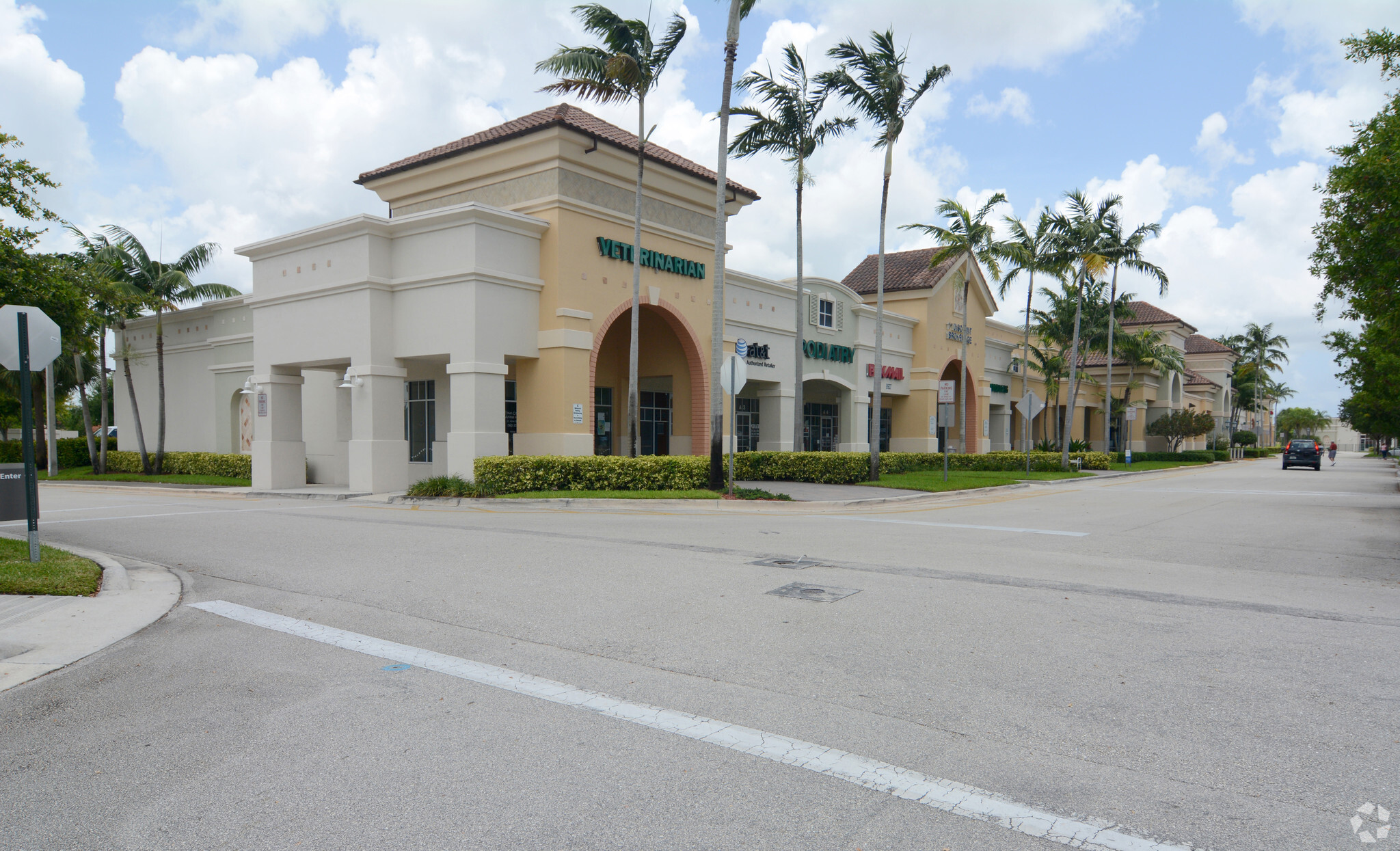 8831-8899 Hypoluxo Rd, Boynton Beach, FL for lease Primary Photo- Image 1 of 6