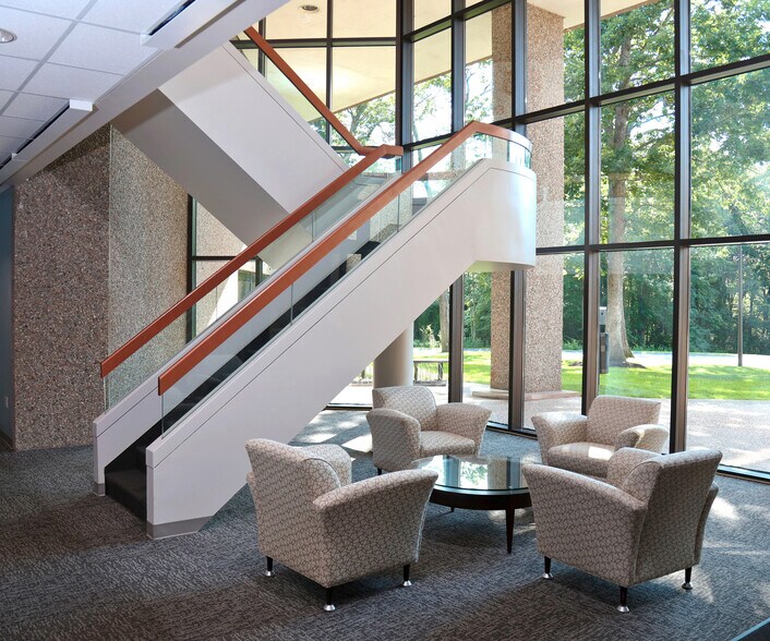 85 Swanson Rd, Boxborough, MA for lease - Lobby - Image 2 of 7