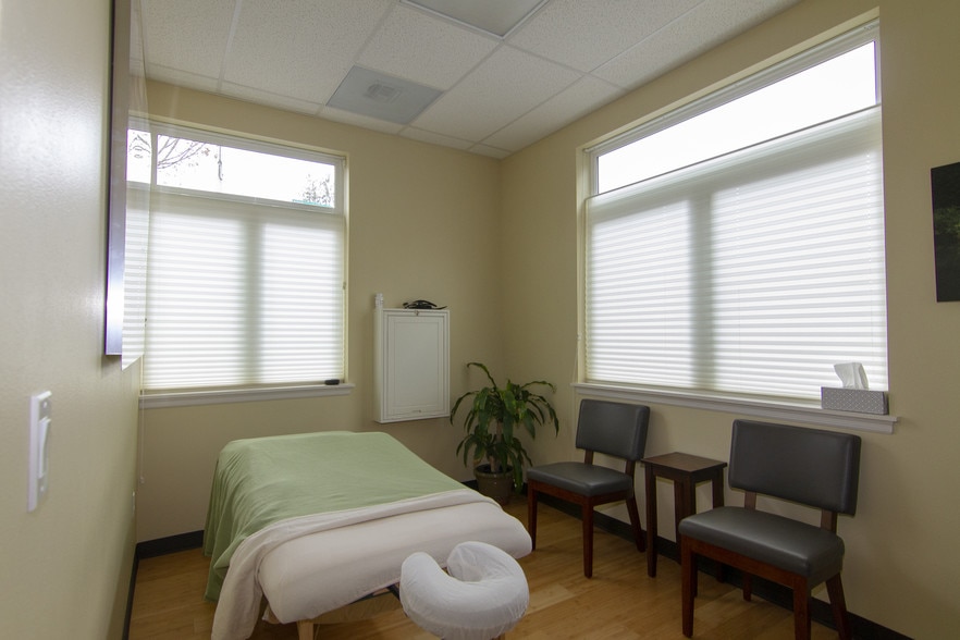 4970 SW Main Ave, Beaverton, OR for sale - Interior Photo - Image 3 of 5