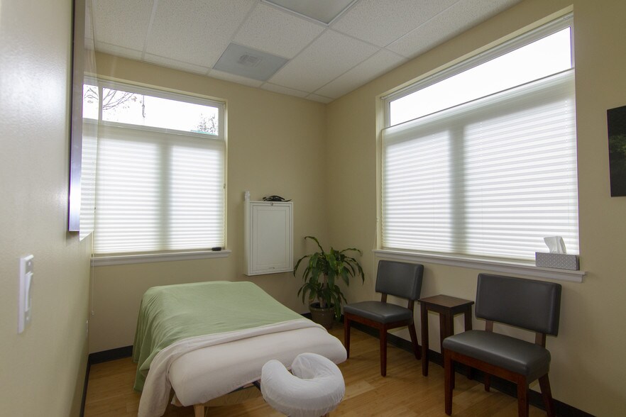 4970 SW Main Ave, Beaverton, OR à vendre - Photo intérieure - Image 3 de 5