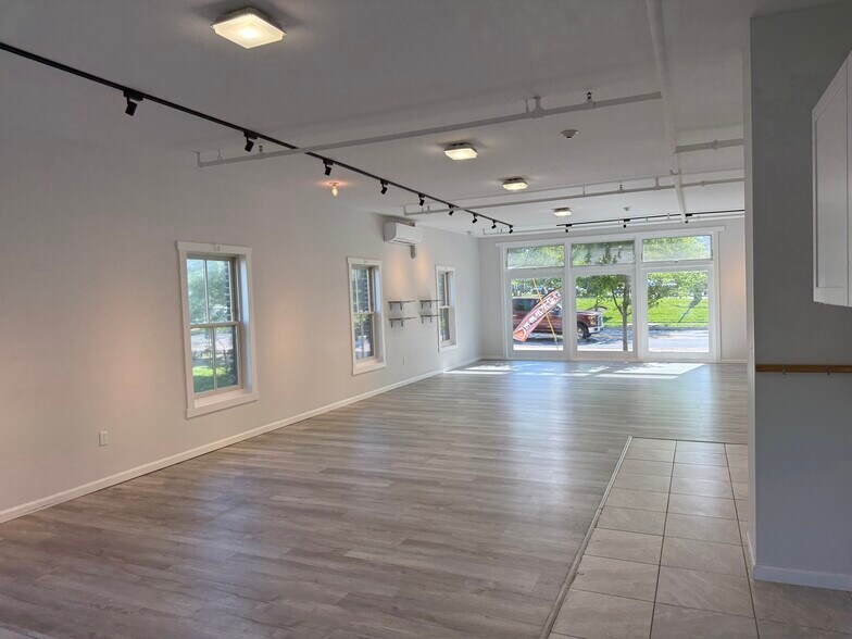210 S Mill Rd, Kennett Square, PA à louer - Photo du bâtiment - Image 2 de 11
