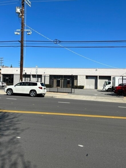 20875-20881 Plummer St, Chatsworth, CA for lease - Building Photo - Image 2 of 14
