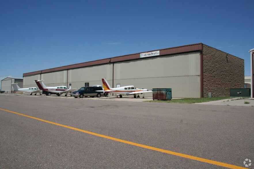 37451 Beechcraft Way, Watkins, CO à vendre - Photo du bâtiment - Image 2 de 5