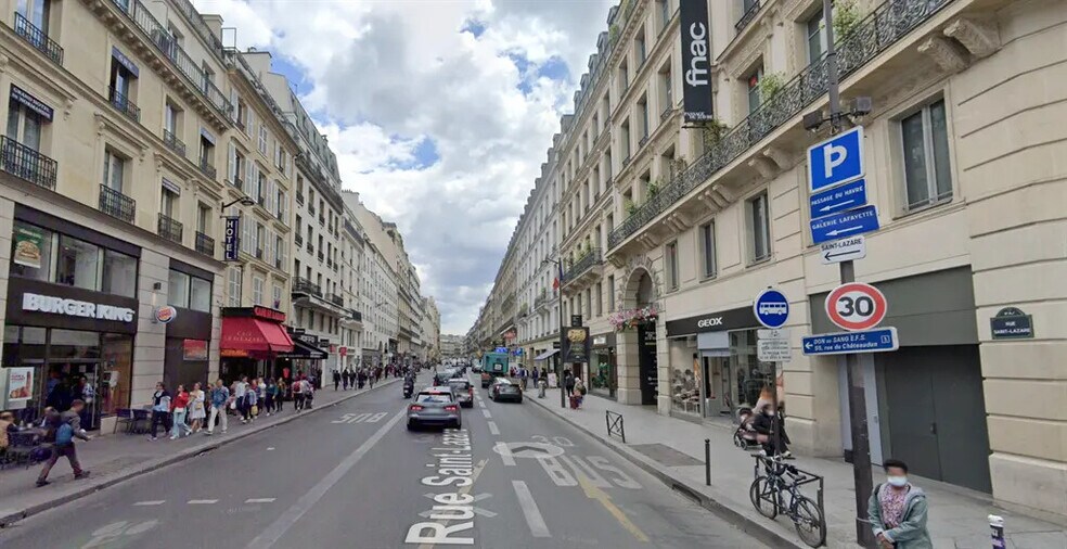 Retail in Paris for lease - Building Photo - Image 1 of 2