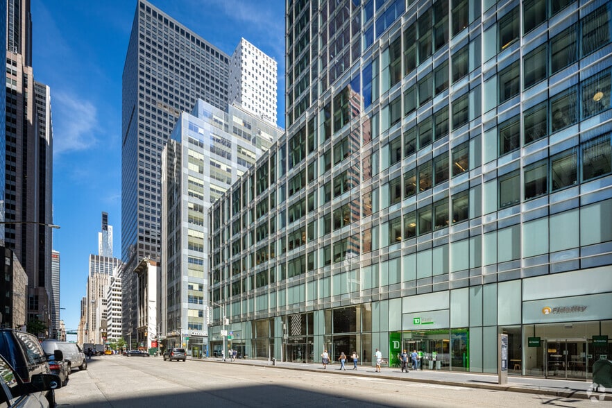 1120 Avenue of the Americas, New York, NY for lease - Building Photo - Image 3 of 6