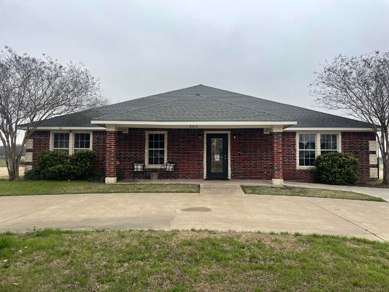 200 Sydney Blvd, Thorndale, TX for lease - Building Photo - Image 1 of 10
