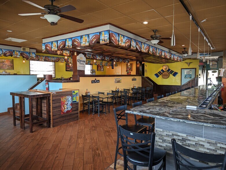 1572 W 117th St, Lakewood, OH for lease - Interior Photo - Image 2 of 9