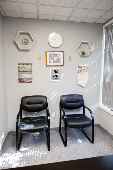 6373 Kittyhawk Commons Blvd, Dayton, OH à louer - Photo du bâtiment - Image 3 de 21